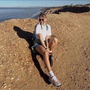 Meet your Posher, Elise